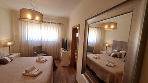 2 Schlafzimmer, Reisekinderbett, WLAN, Bettwäsche