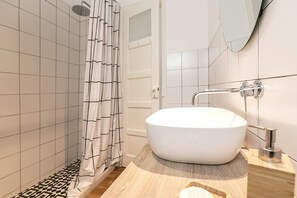 Hair dryer, towels