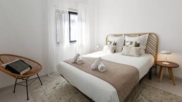 2 slaapkamers, reisbedje, internet, beddengoed