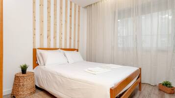 2 bedrooms, iron/ironing board, internet, bed sheets