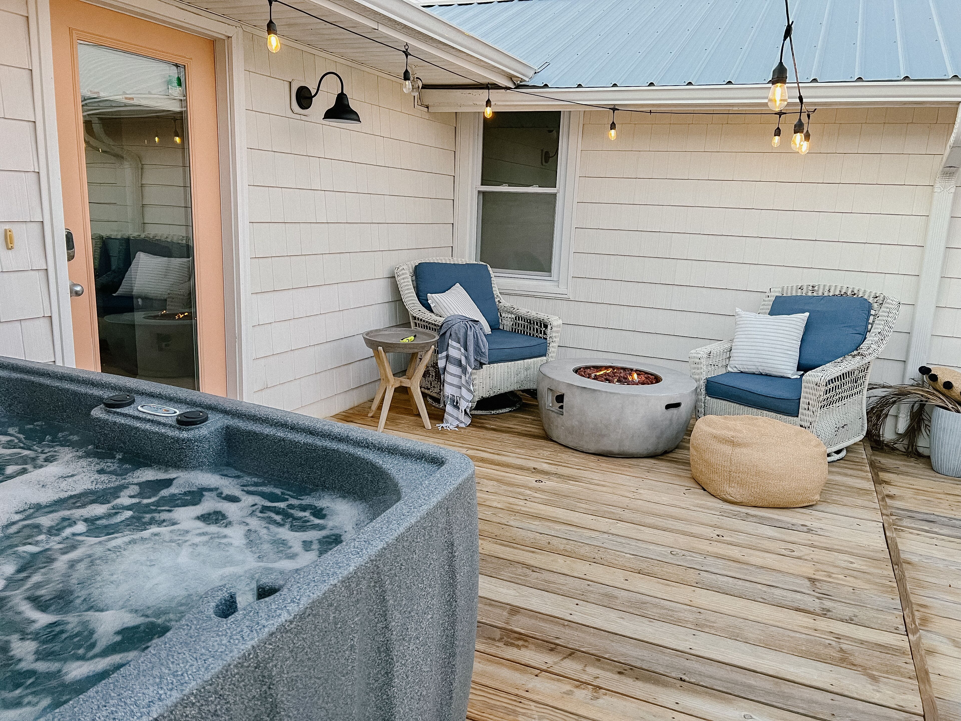 4 Bed 4 FULL Bath large deck 2Min walk to beach with new hot tub!