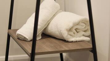 4 bedrooms, desk, iron/ironing board, free WiFi