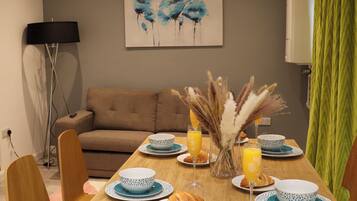 House | Shared kitchen facilities | Full-sized fridge, microwave, oven, stovetop