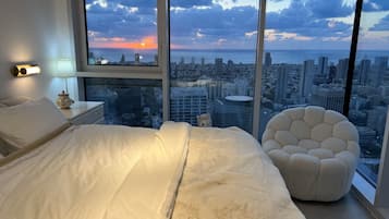 2 bedrooms, free minibar, desk, laptop workspace