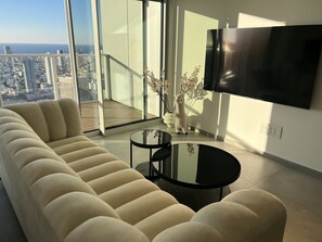 64-inch Smart TV with digital channels, TV, video game console - Prince Palace Tel Aviv (Tel Aviv)