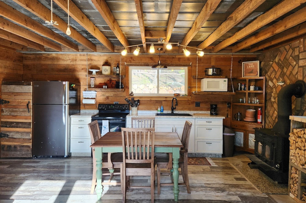 Cozy cabin close to Cave Run, bordering the Daniel Boone National Forest