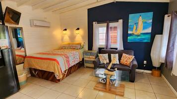 Travel cot, WiFi, bed sheets