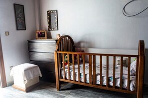 2 chambres, fer et planche à repasser, accès au Wi-Fi (inclus)