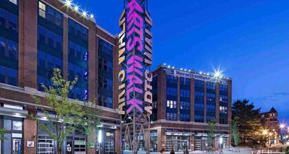 Stylish and Bright 2BR Unit in DC