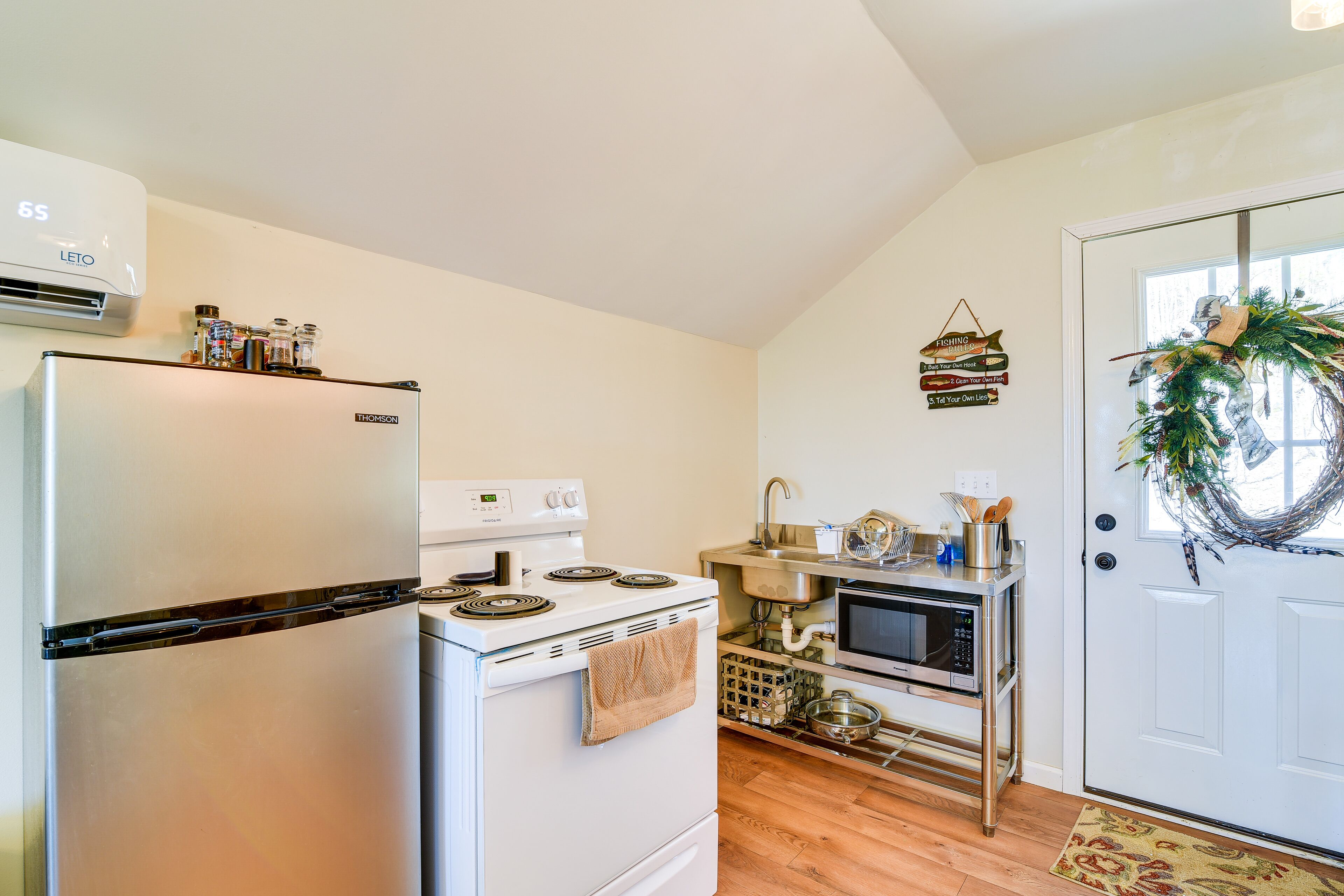 Cozy Lewisburg Getaway w/ Deck + Lake Access!