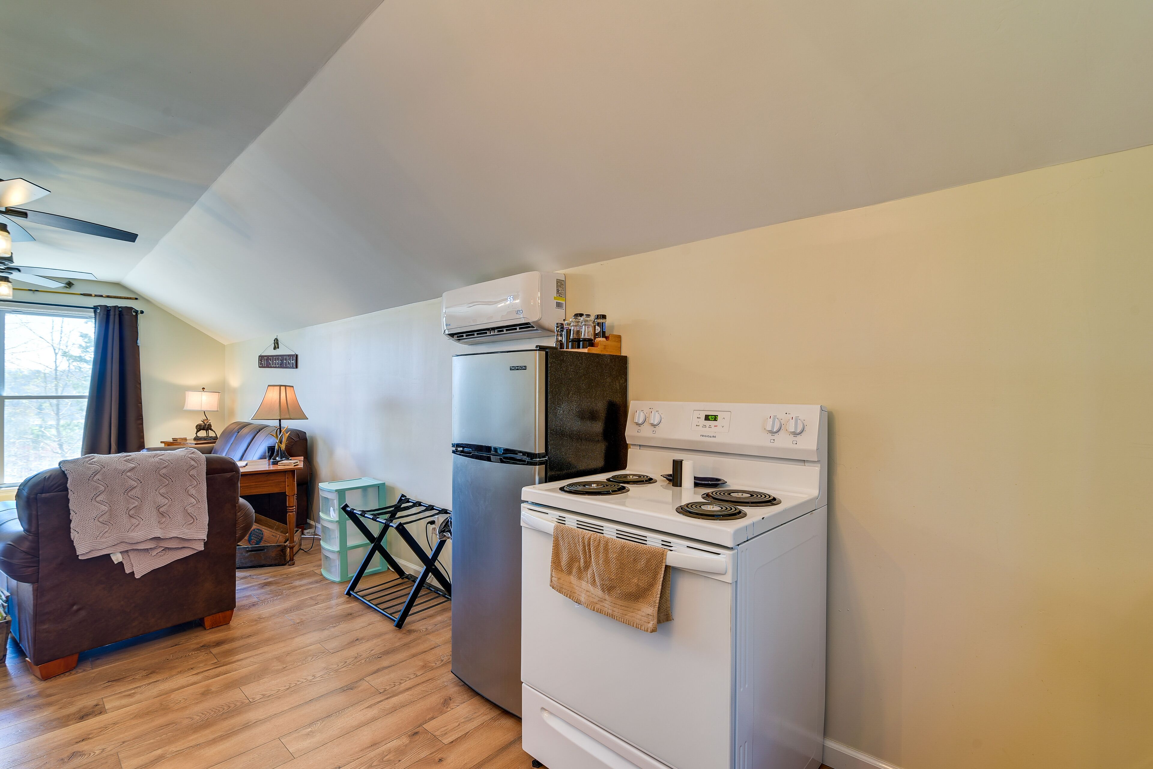 Cozy Lewisburg Getaway w/ Deck + Lake Access!