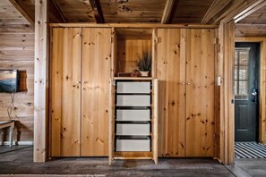 Interior - Sweet little honeymoon cabin with hot tub (Sevierville)