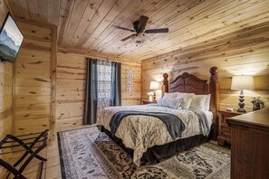1 bedroom, iron/ironing board, free WiFi, bed sheets - Romantic hot tub cabin close to all the attractions. (Pigeon Forge)