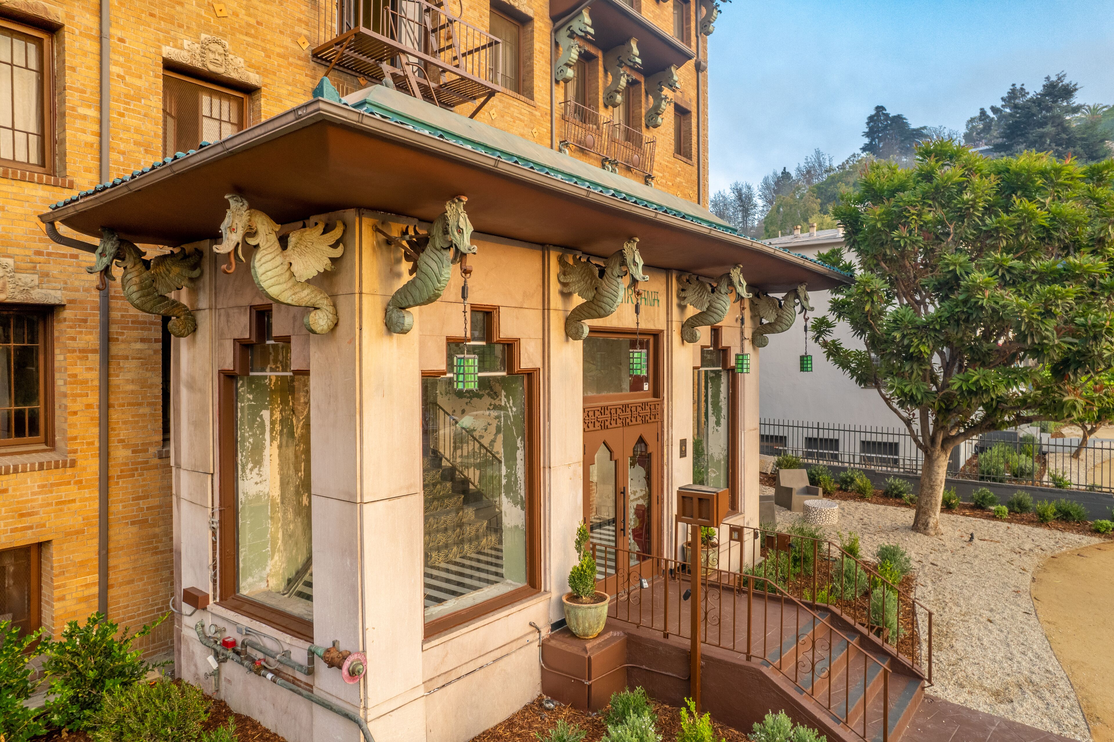 Spacious Studio in Historic Hollywood Property