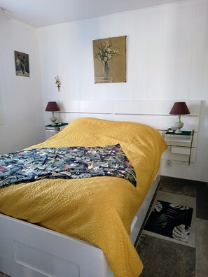 1 chambre, fer et planche à repasser, lit parapluie, Wi-Fi