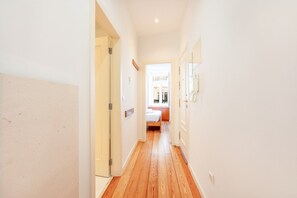 Desk, iron/ironing board, Internet, bed sheets