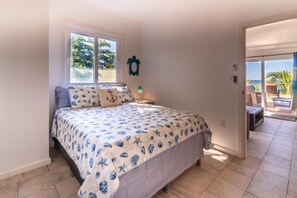 1 bedroom, iron/ironing board, travel crib, WiFi - Sunset View Condo @ The Blue Bahia Resort in Sandy Bay (Roatan)