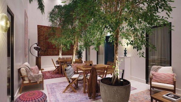 클럽룸, 퀸사이즈침대 1개, 금연, 마당 전망 | 안뜰 전망