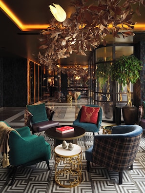 Lobby lounge