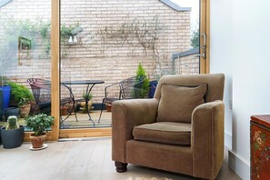 Interior - GuestReady - Bauhaus Duplex in Shepherd's Bush (London)