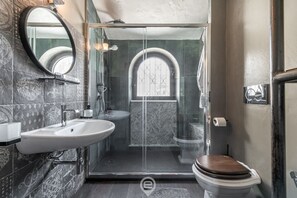 Shower, hair dryer, bidet, towels - Spectacular Seaview Escape (Quartu Sant'Elena)