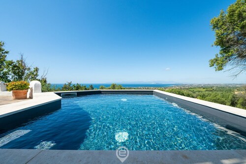 Spectacular Seaview Escape
