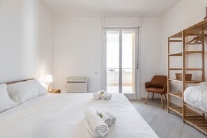 1 bedroom, iron/ironing board, travel cot, WiFi - Poetto Panoramic Apartment (Quartu Sant'Elena)