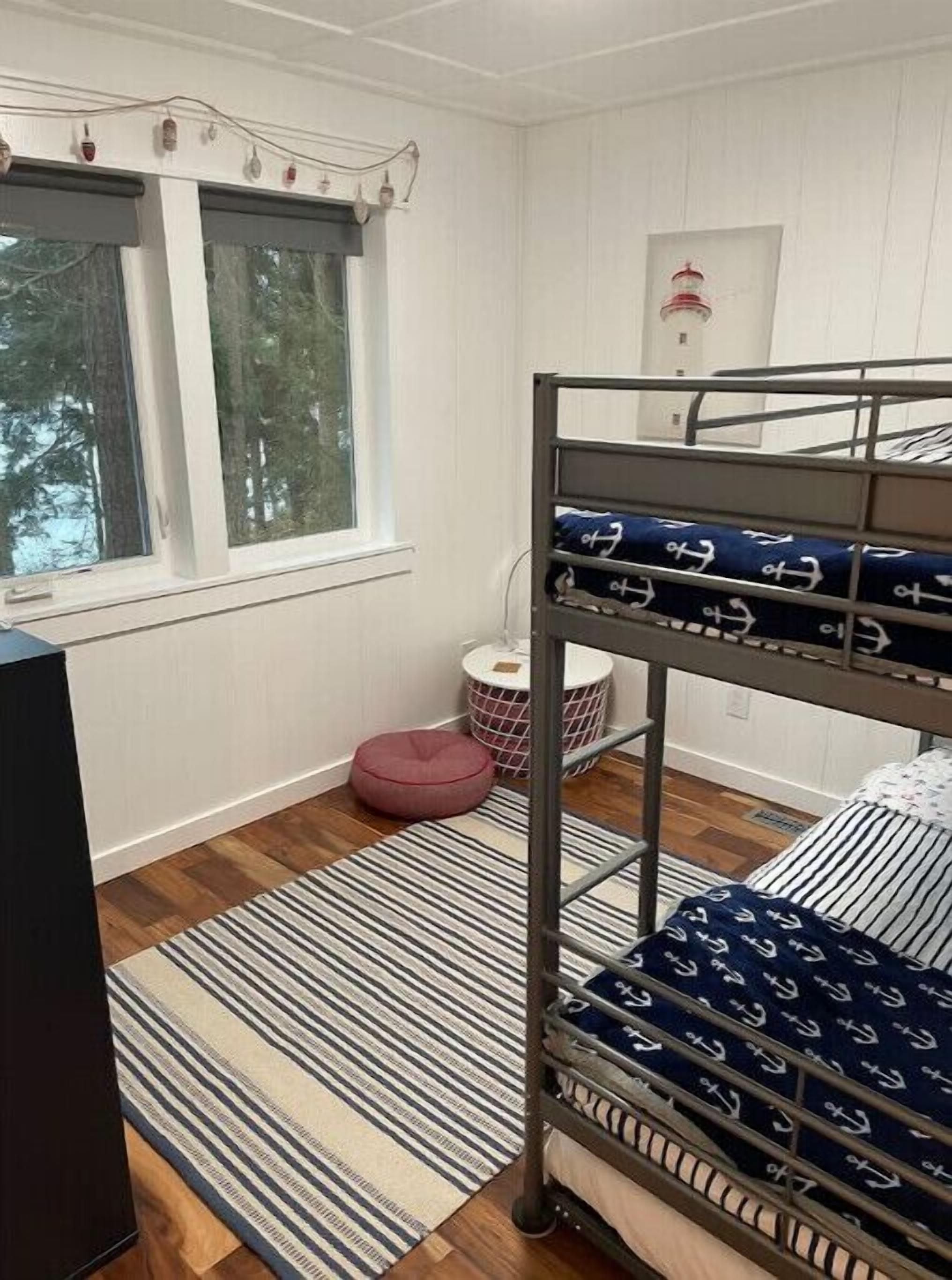 Private 2 bedroom Cottage on a Lagoon.