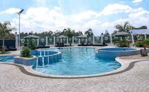 Piscine extérieure