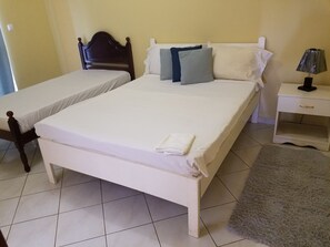 Työpöytä, ilmainen Wi-Fi, vuodevaatteet