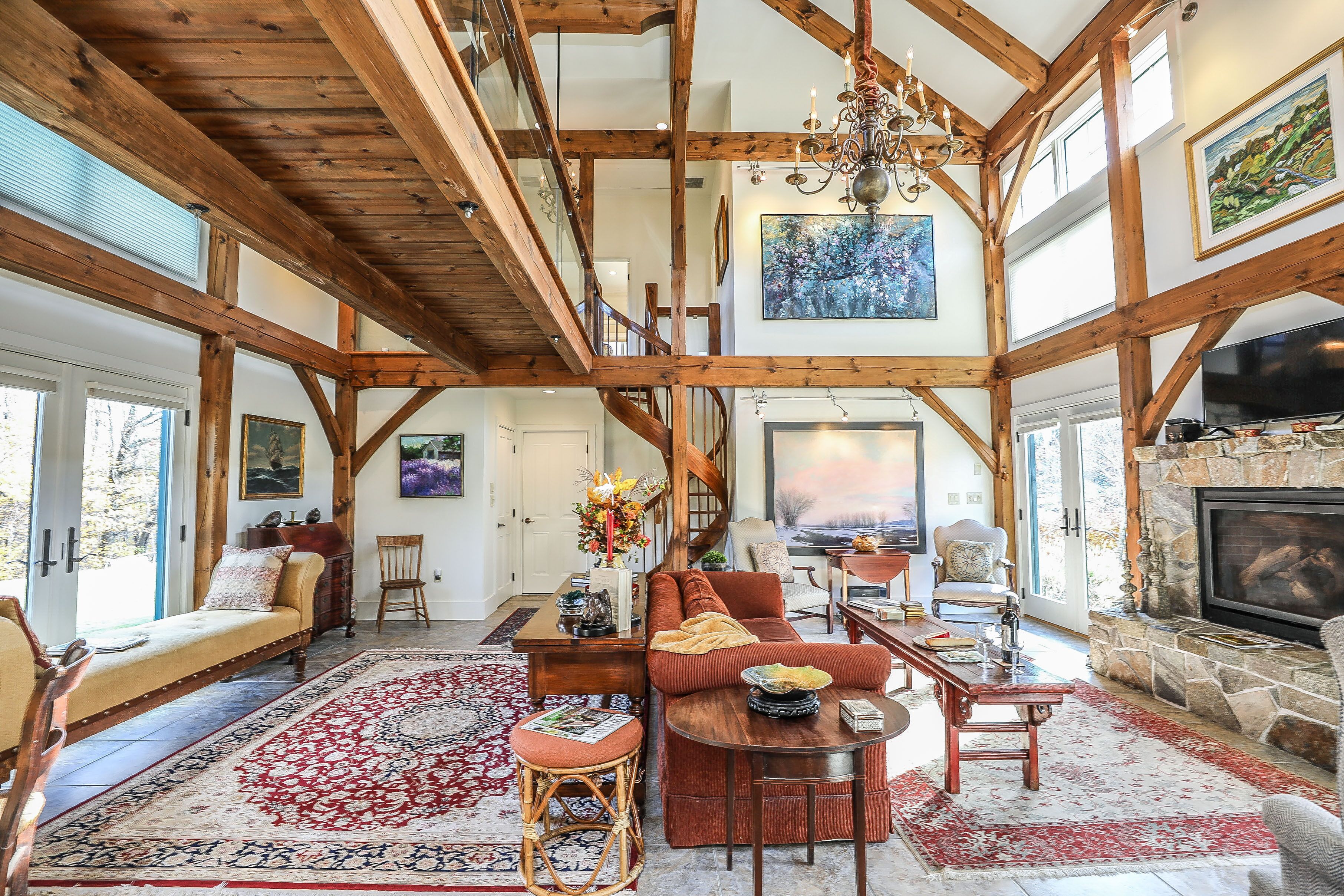 Fox & Moose, Elegant pondside villa with mountain views