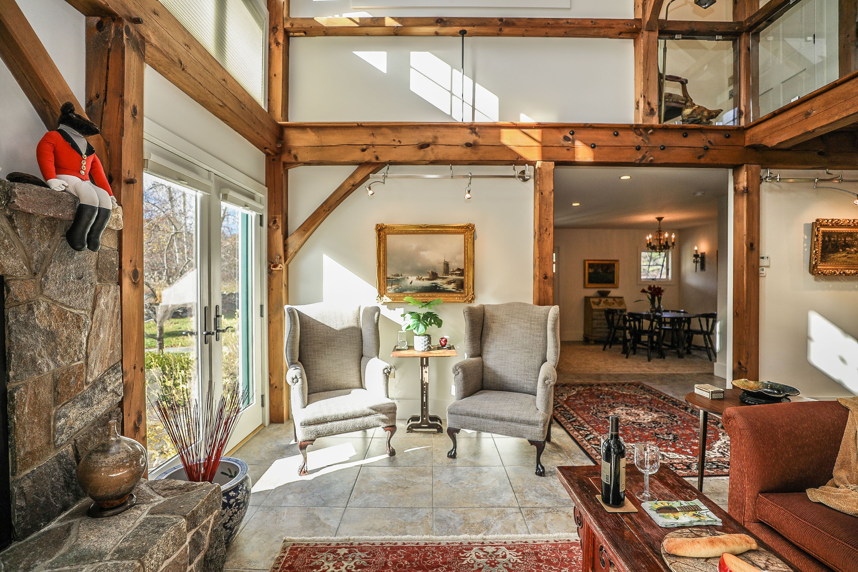 Fox & Moose, Elegant pondside villa with mountain views