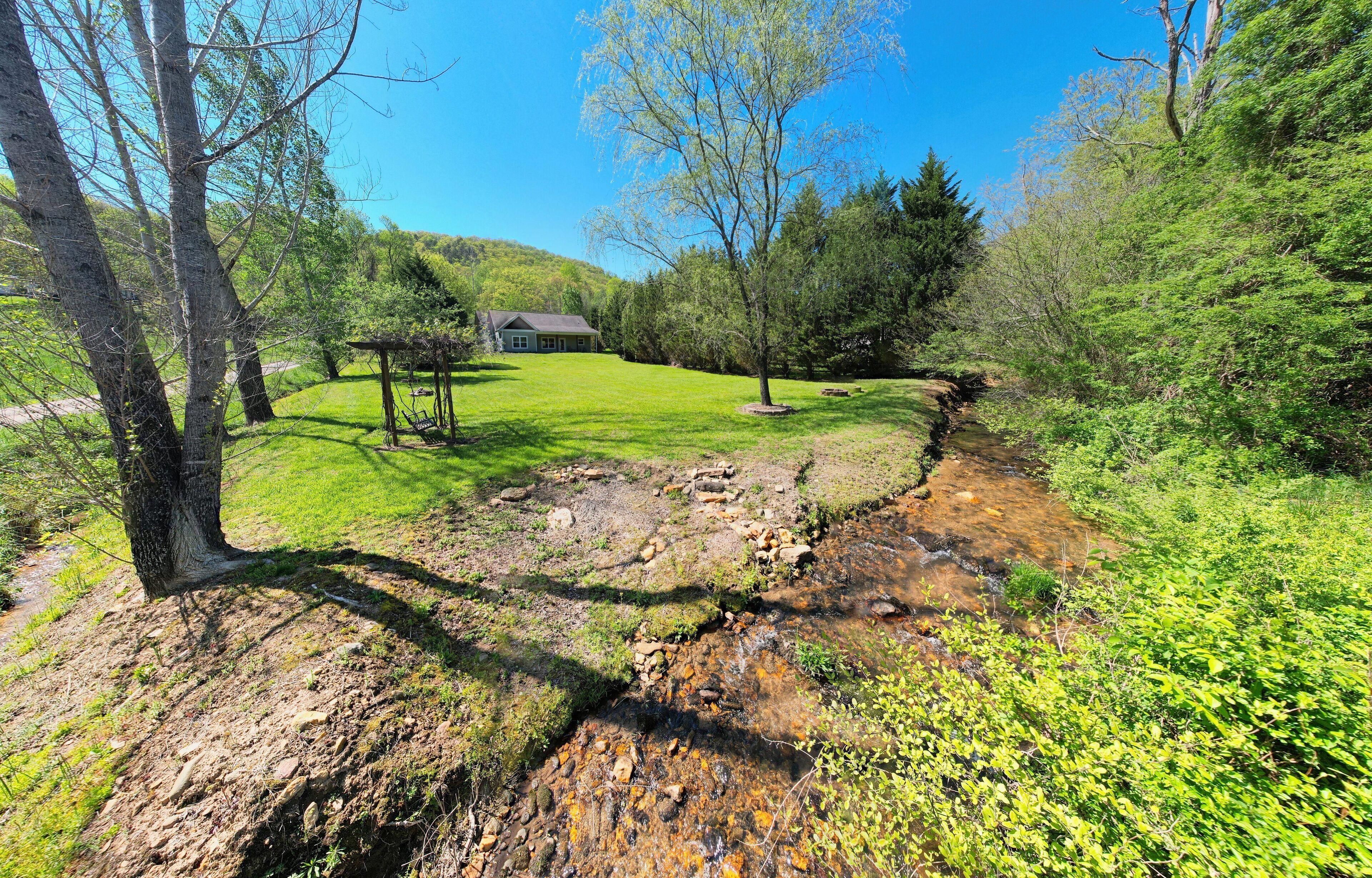 Country Lane - Creek Front - Fire Pit