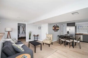 Smart-TV, Kamin, Stereoanlage