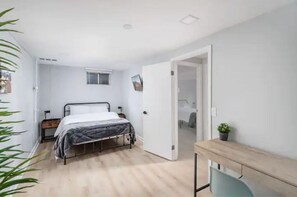3 bedrooms, premium bedding, desk, iron/ironing board