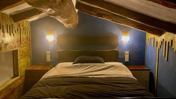 1 bedroom, desk, free WiFi, bed sheets