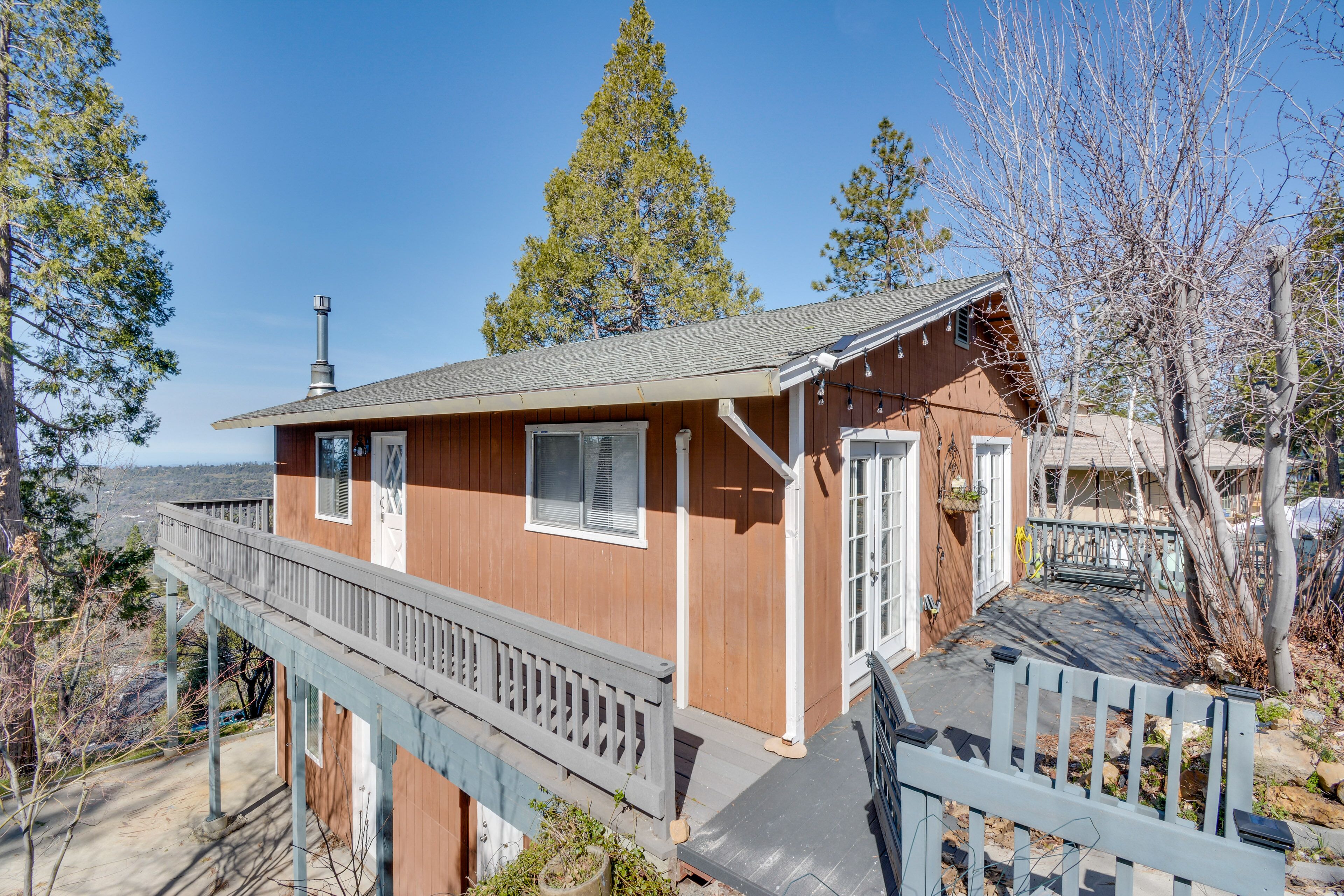 Hilltop Tuolumne Home w/ Sweeping Valley Views!