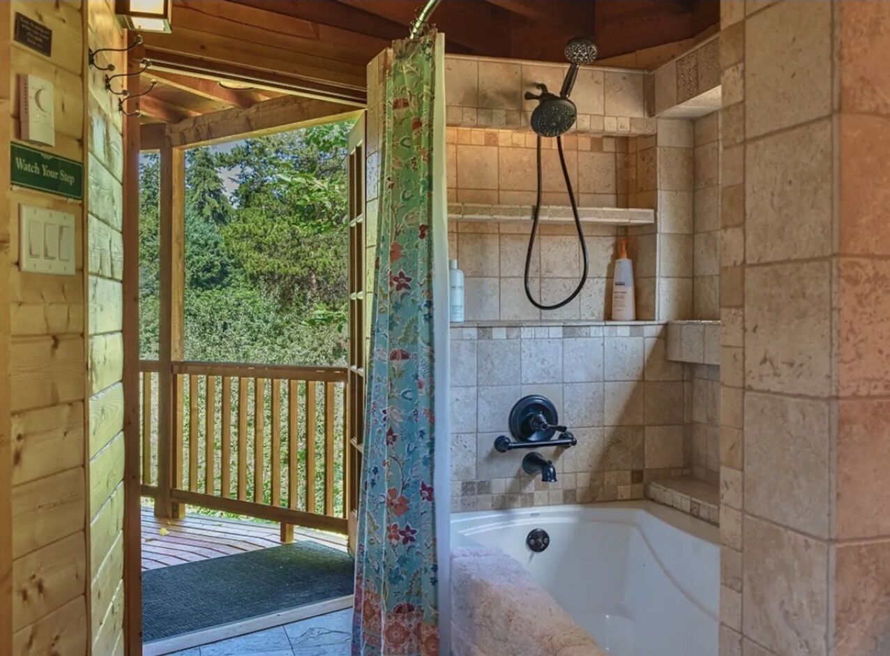 Luxury Retreat Yurt at Brigadoon