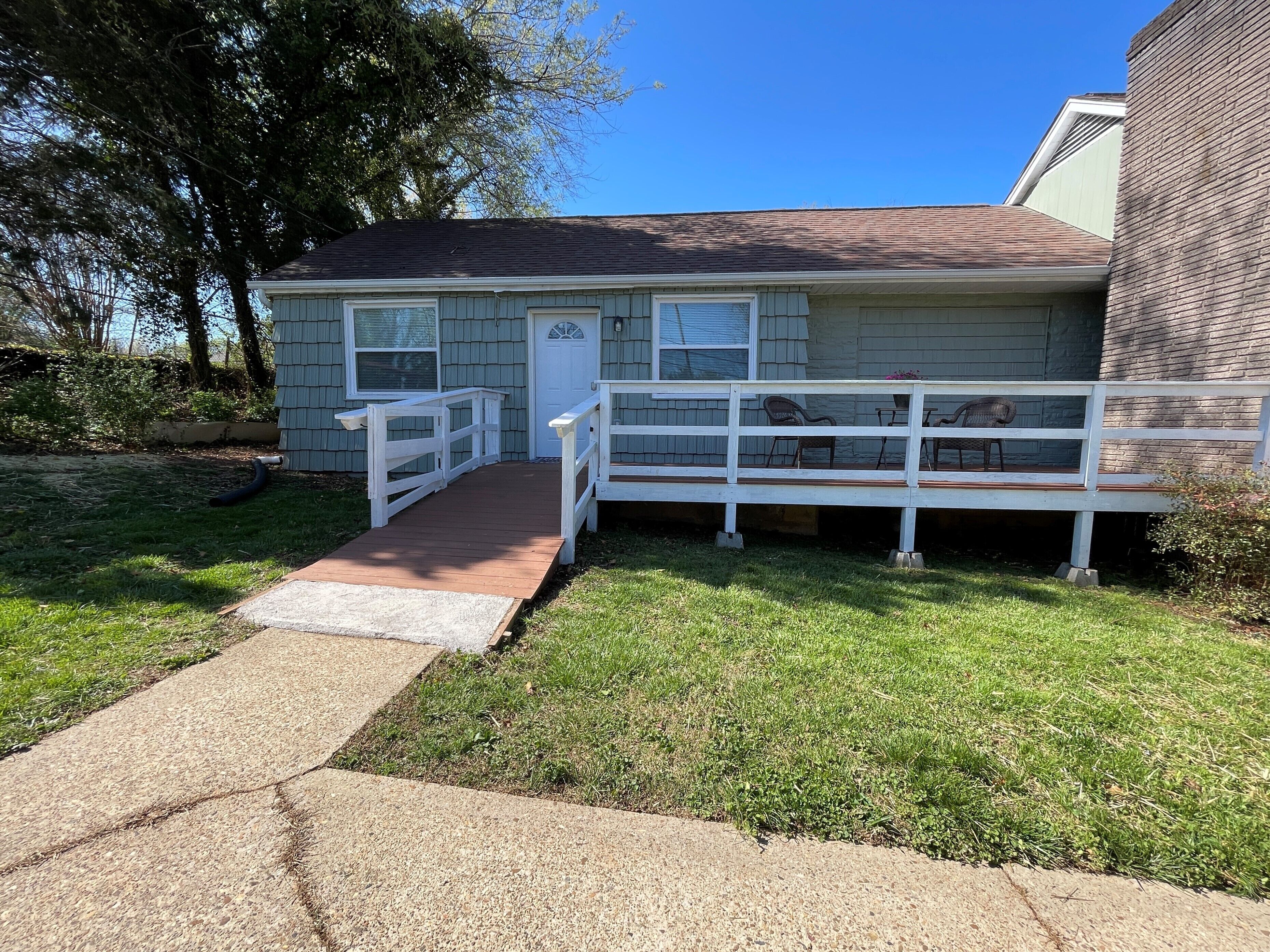 North Knoxville House - Clean, Private, & Independent 1 Bdr / 1 BA