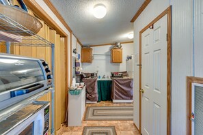 Fridge, microwave, coffee/tea maker, toaster - Mtn-View Balsam Grove Getaway w/ Fire Pit! (Balsam Grove)