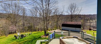 Hot Tub, Fire Pit + Views: Balsam Grove Getaway