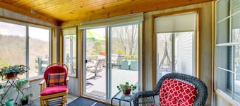 Mtn-View Balsam Grove Getaway w/ Fire Pit!
