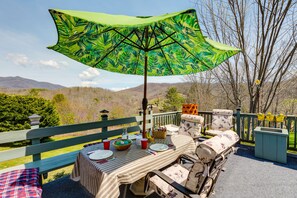 Outdoor dining - Mtn-View Balsam Grove Getaway w/ Fire Pit! (Balsam Grove)