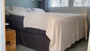 1 bedroom, bed sheets