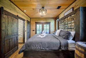 3 bedrooms, desk, free WiFi, bed sheets