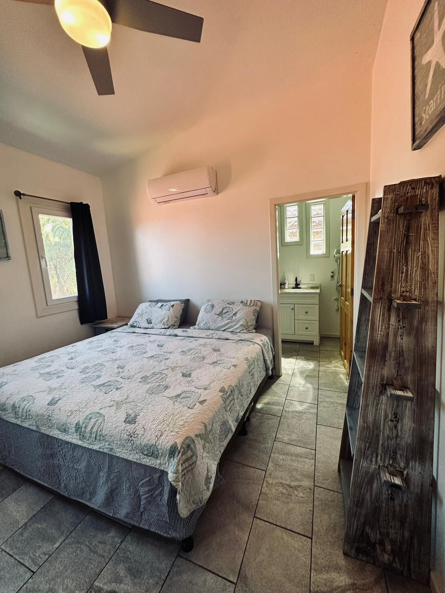 1 slaapkamer, een strijkplank/strijkijzer, reisbedje, wifi