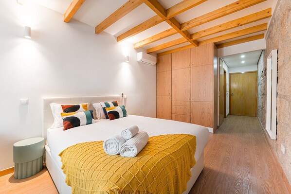 Schreibtisch, Bügeleisen/Bügelbrett, Internetzugang, Bettwäsche