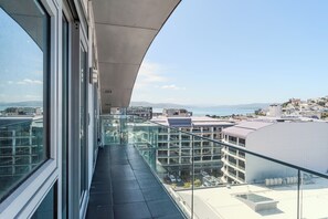 Three Bedroom Penthouse Apartment | Terrace/patio - 70 Tory Apartment (Wellington)