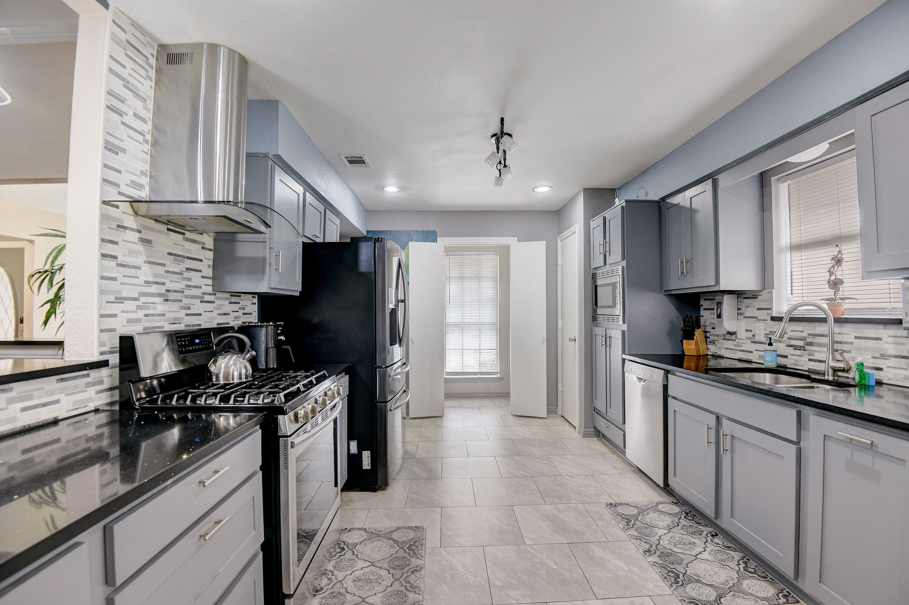 Carrollton Retreat! 4BD / POOL TABLE *