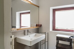 Shower, bidet, towels - N260 - Numana, large four-room apartment in the open countryside (Numana)